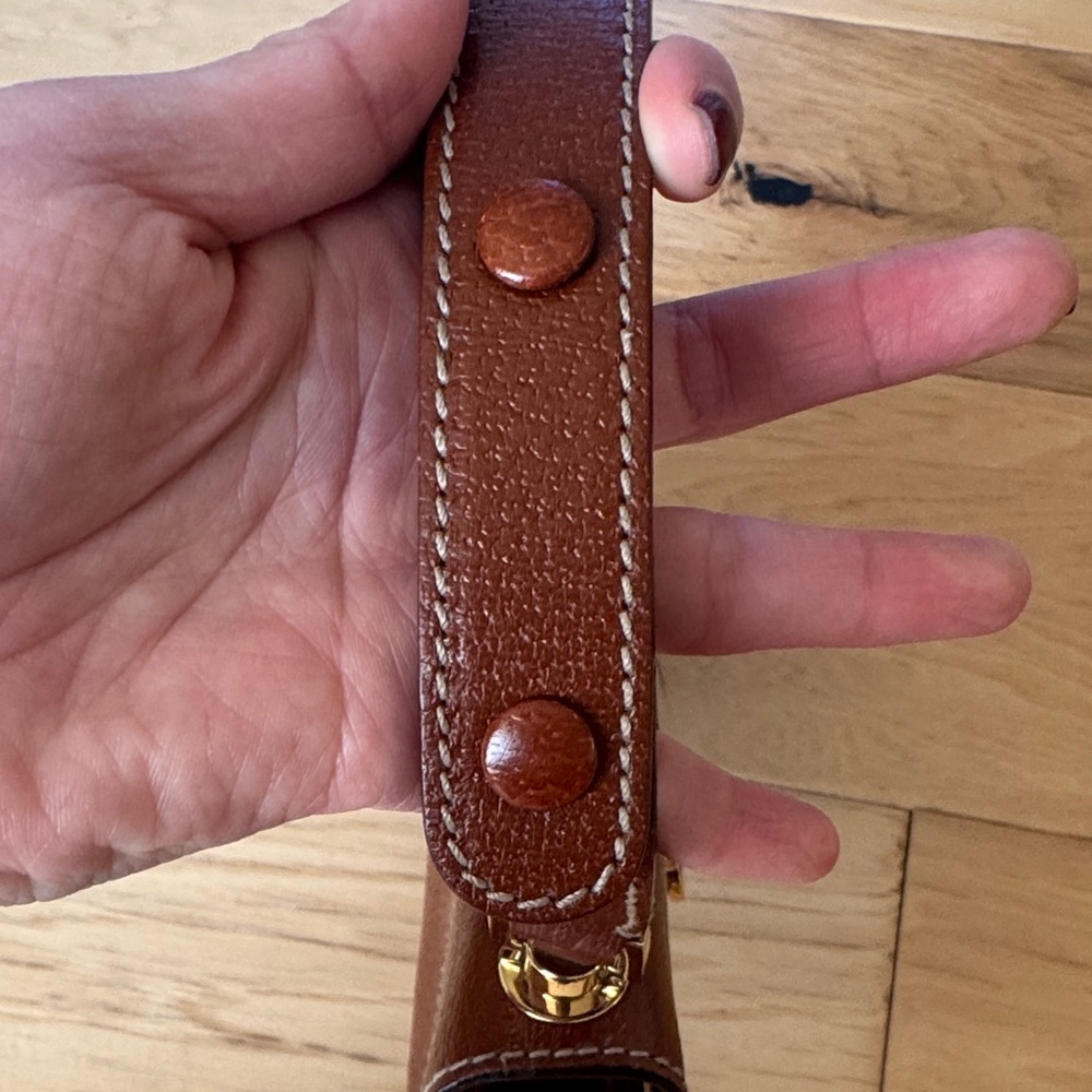 Salvatore Ferragamo Tan Leather Shoulder Bag - Picture 3 of 9